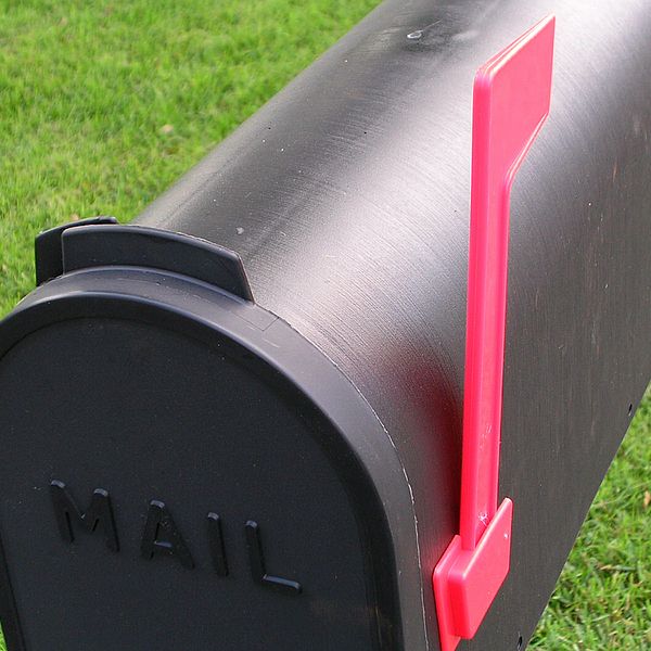 Please keep LCC posted on your address changes. Photo by www.morguefile.com.